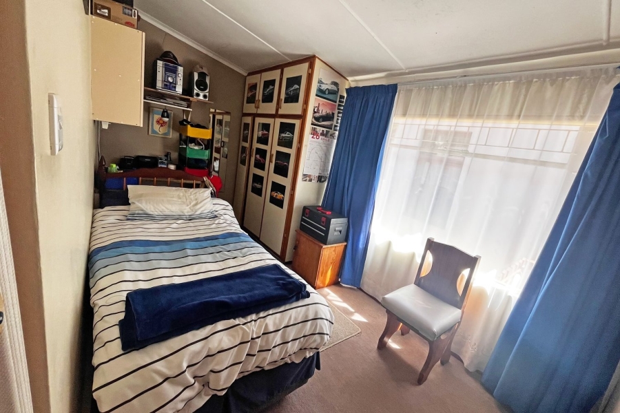 6 Bedroom Property for Sale in Hartenbos Central Western Cape